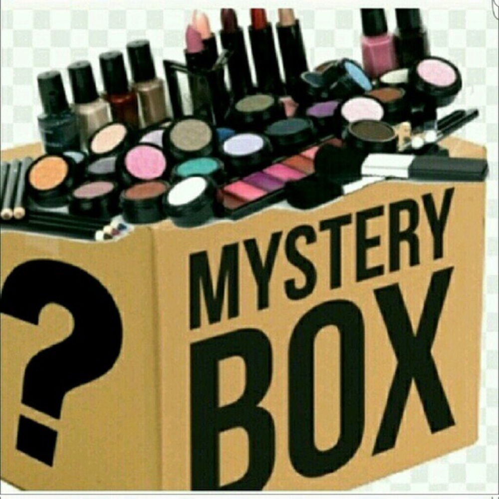 $15 beauty mystery box. 8 pieces!